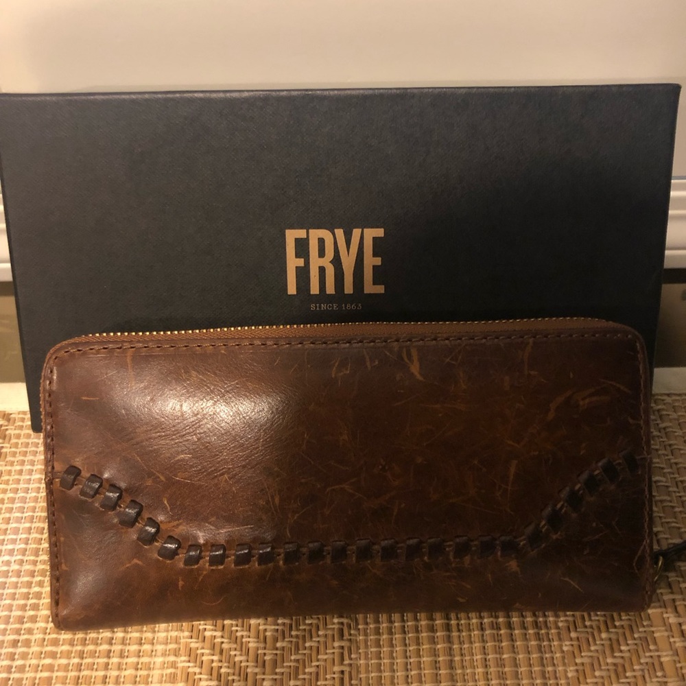 Frye Melissa Whipstitch Around Wallet
